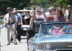 Karen Knotts greets the enthusiastic crowd during the parade in Westminster. Several tribute artists (and a glimpse of the back of Rodney Dillard) are in the background.